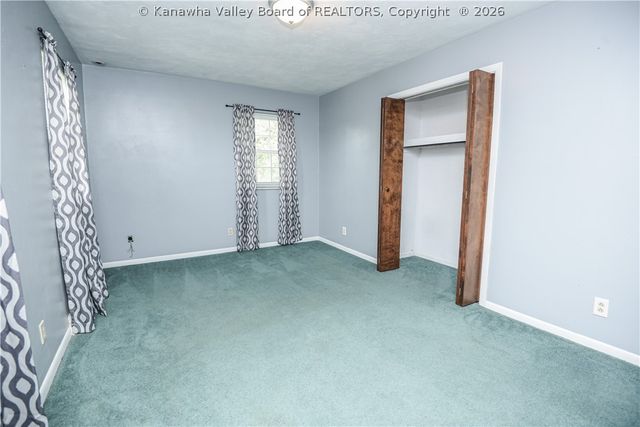 2102 Woodhill Place, St Albans, WV 25177