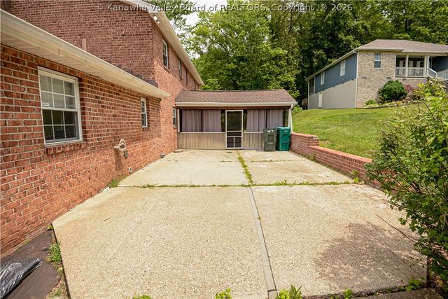 2102 Woodhill Place, St Albans, WV 25177