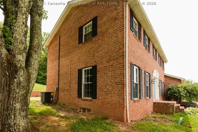 2102 Woodhill Place, St Albans, WV 25177