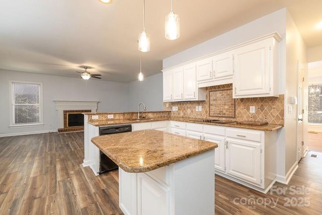 5238 Downing Creek Drive, Charlotte, NC 28269