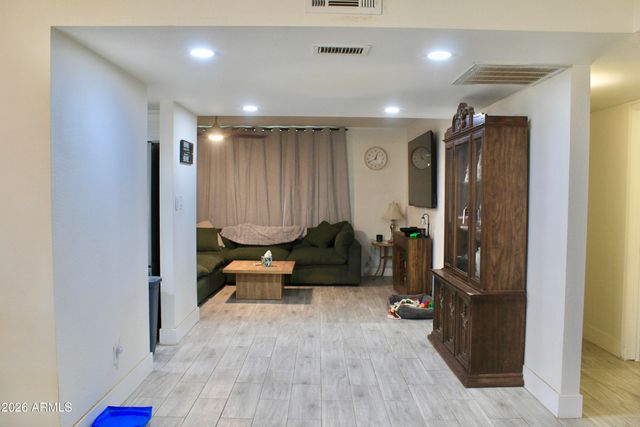 3491 W Desert Hills Drive, Phoenix, AZ 85029