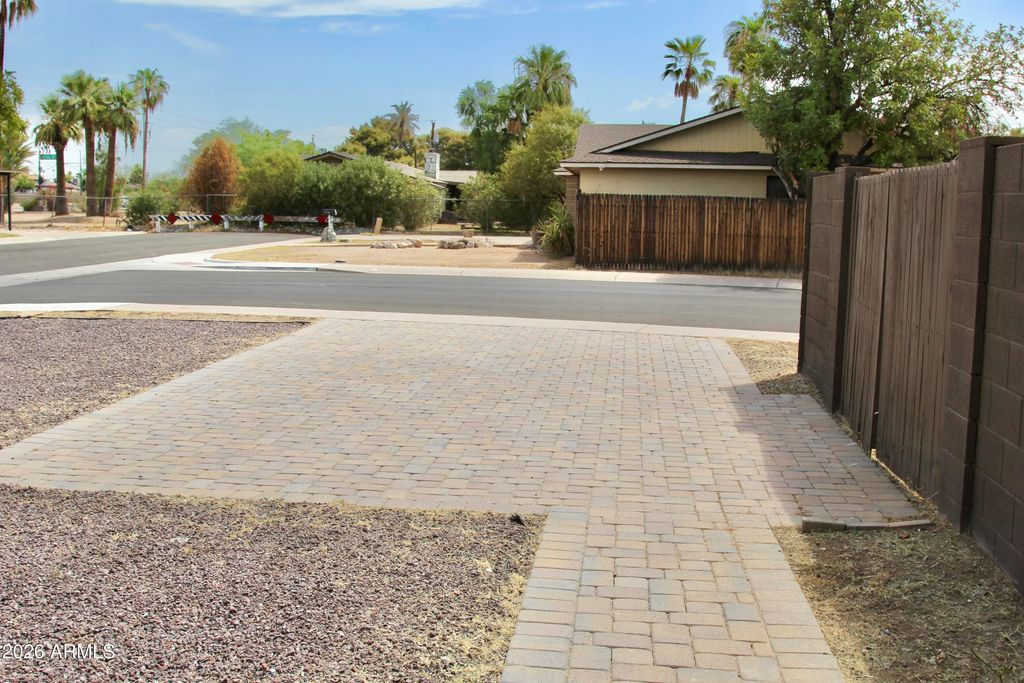 3941 W DESERT HILLS Drive, Phoenix, AZ 85029 — photo 4