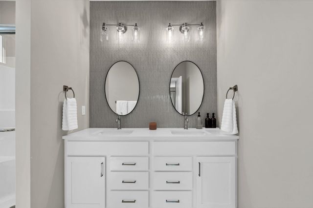 7260 E Pheasant Ridge St, Bel Aire, KS 67226