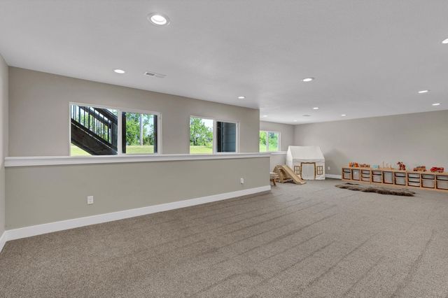 7260 E Pheasant Ridge St, Bel Aire, KS 67226