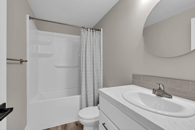 7260 E Pheasant Ridge St, Bel Aire, KS 67226