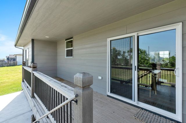 7260 E Pheasant Ridge St, Bel Aire, KS 67226