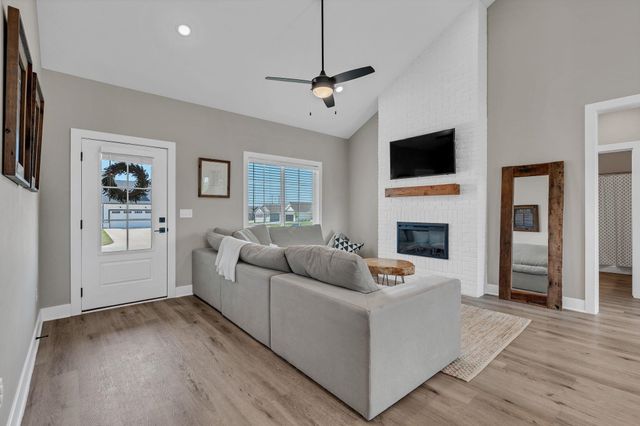 7260 E Pheasant Ridge St, Bel Aire, KS 67226