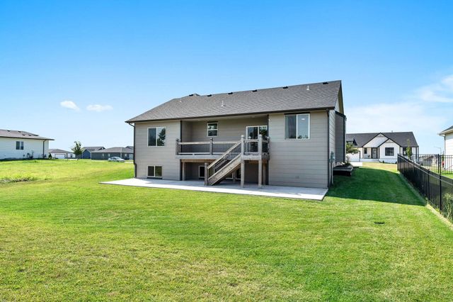 7260 E Pheasant Ridge St, Bel Aire, KS 67226