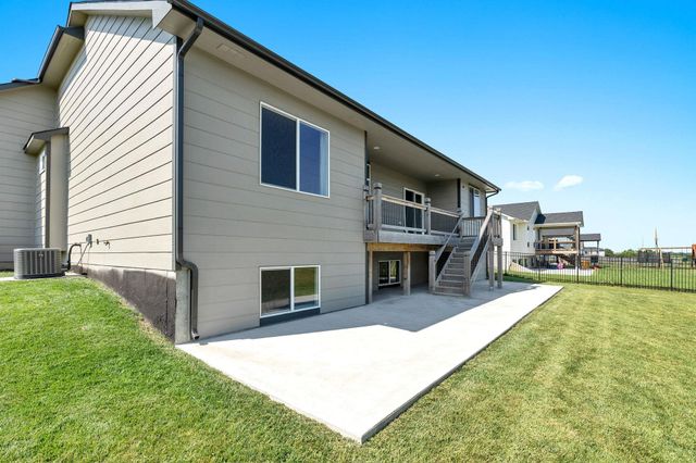 7260 E Pheasant Ridge St, Bel Aire, KS 67226