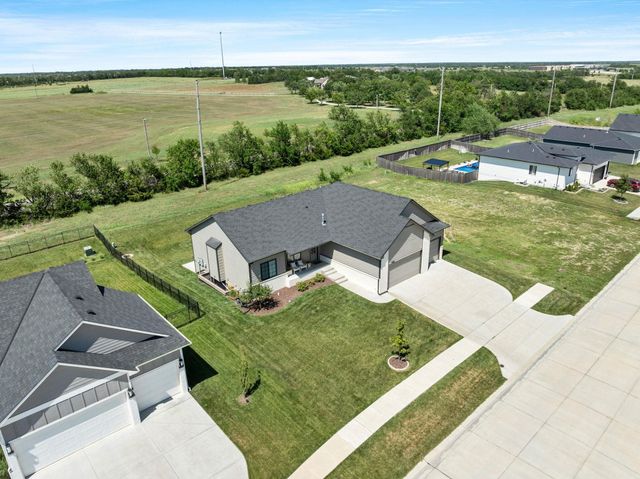 7260 E Pheasant Ridge St, Bel Aire, KS 67226