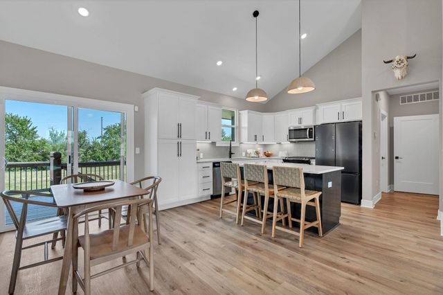 7260 E Pheasant Ridge St, Bel Aire, KS 67226