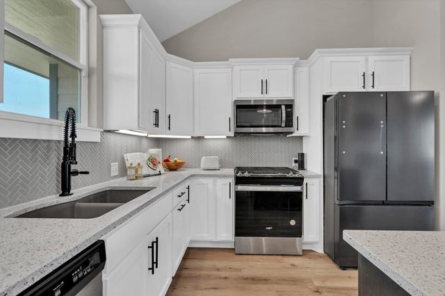 7260 E Pheasant Ridge St, Bel Aire, KS 67226