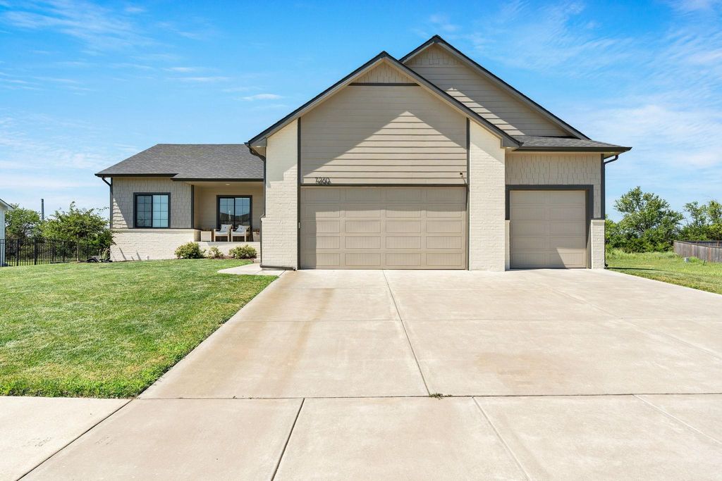 7260 E Pheasant Ridge St, Bel Aire, KS 67226