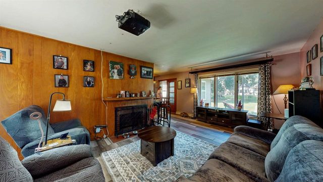 1227 E Memorial Drive, Janesville, WI 53545