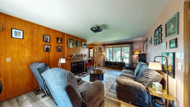 1227 E Memorial Drive, Janesville, WI 53545