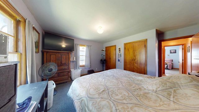 1227 E Memorial Drive, Janesville, WI 53545