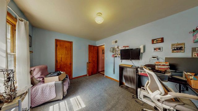 1227 E Memorial Drive, Janesville, WI 53545