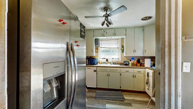 1227 E Memorial Drive, Janesville, WI 53545