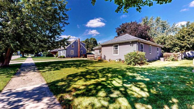1227 E Memorial Drive, Janesville, WI 53545
