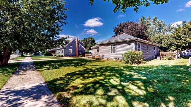 1227 E Memorial Drive, Janesville, WI 53545