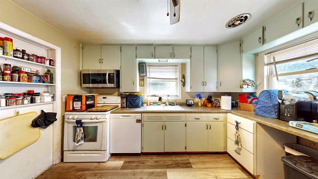 1227 E Memorial Drive, Janesville, WI 53545