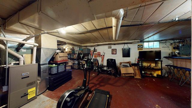 1227 E Memorial Drive, Janesville, WI 53545