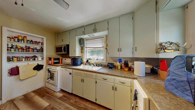 1227 E Memorial Drive, Janesville, WI 53545