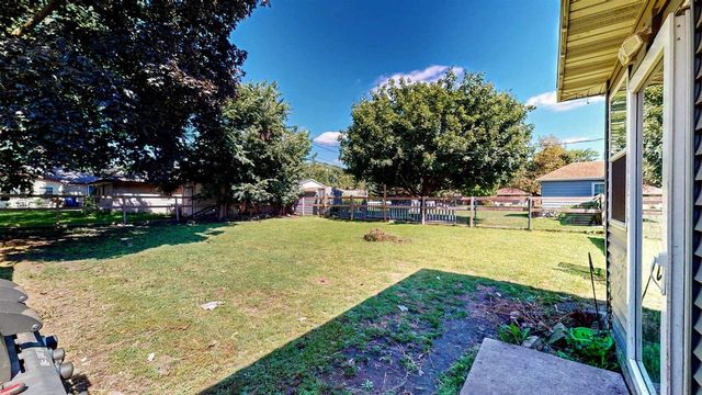 1227 E Memorial Drive, Janesville, WI 53545
