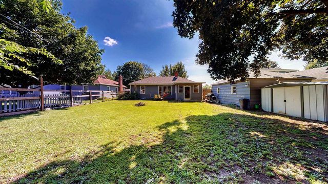 1227 E Memorial Drive, Janesville, WI 53545