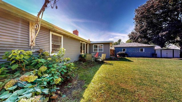 1227 E Memorial Drive, Janesville, WI 53545