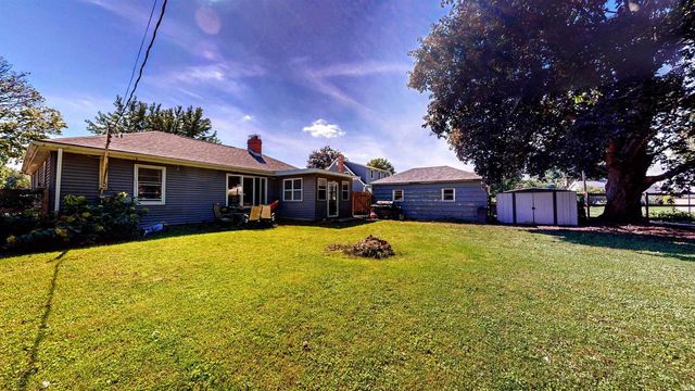 1227 E Memorial Drive, Janesville, WI 53545