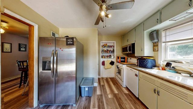1227 E Memorial Drive, Janesville, WI 53545