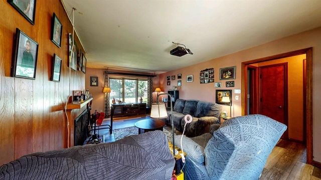 1227 E Memorial Drive, Janesville, WI 53545