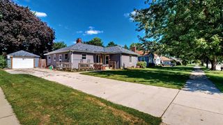 1227 E Memorial Drive, Janesville, WI 53545
