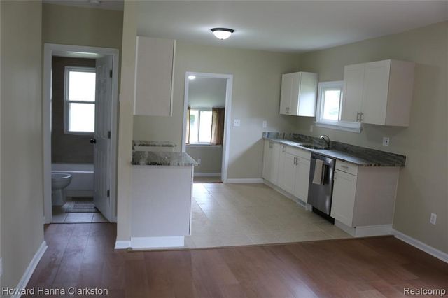 8 Maple Street, Oxford, MI 48371