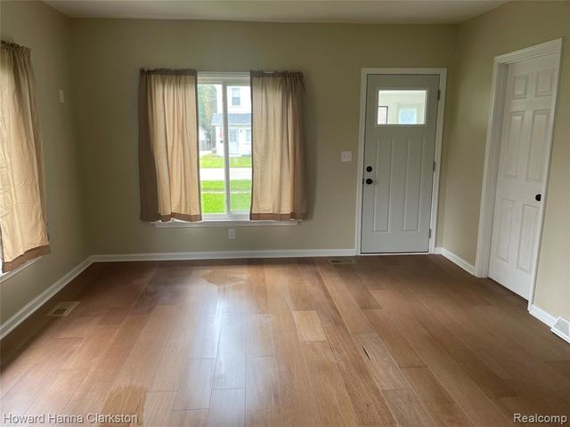 8 Maple Street, Oxford, MI 48371