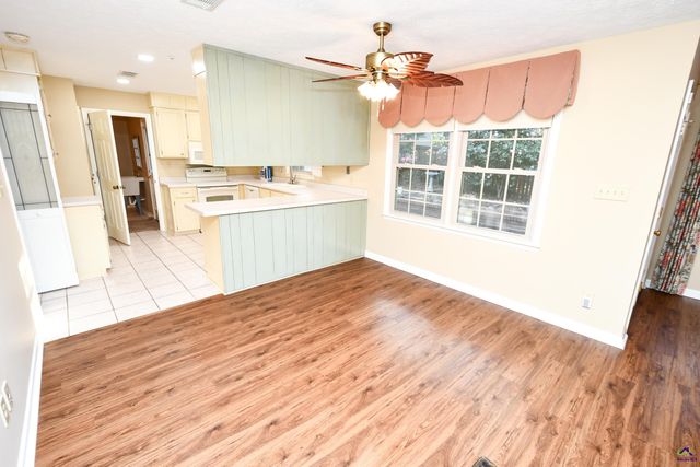 209 Lake Front Drive, Warner Robins, GA 31088