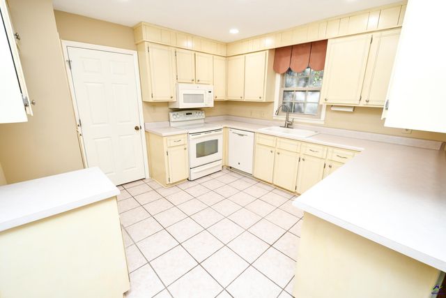 209 Lake Front Drive, Warner Robins, GA 31088