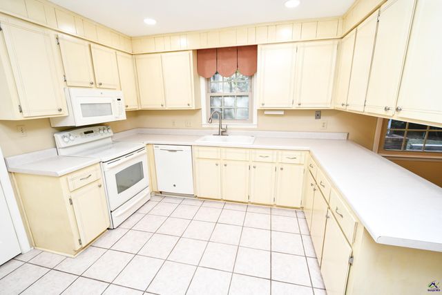 209 Lake Front Drive, Warner Robins, GA 31088