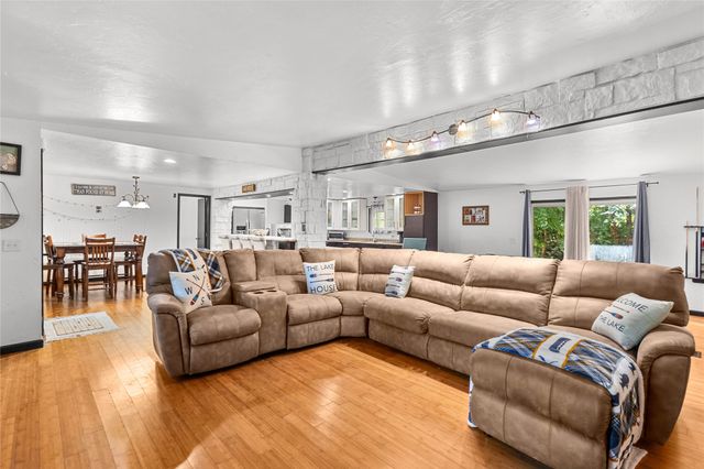 420676 E 1166 Road, Eufaula, OK 74432