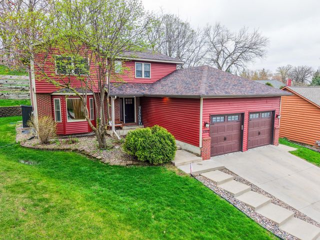 2209 Beacon Dr SW, Rochester, MN 55902