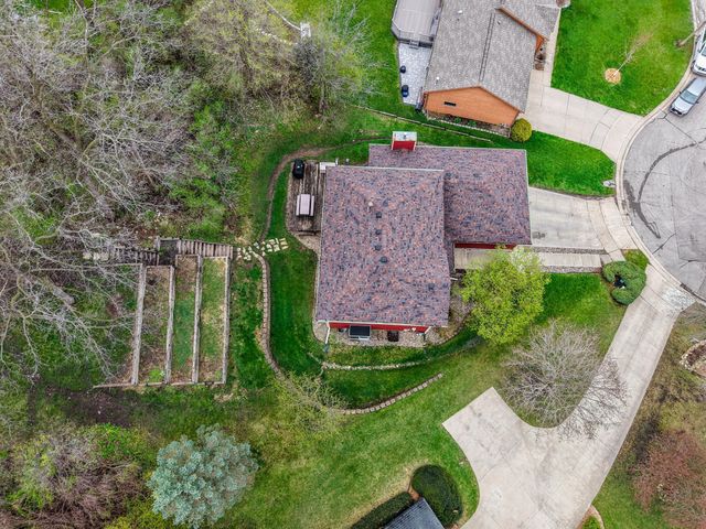 2209 Beacon Dr SW, Rochester, MN 55902