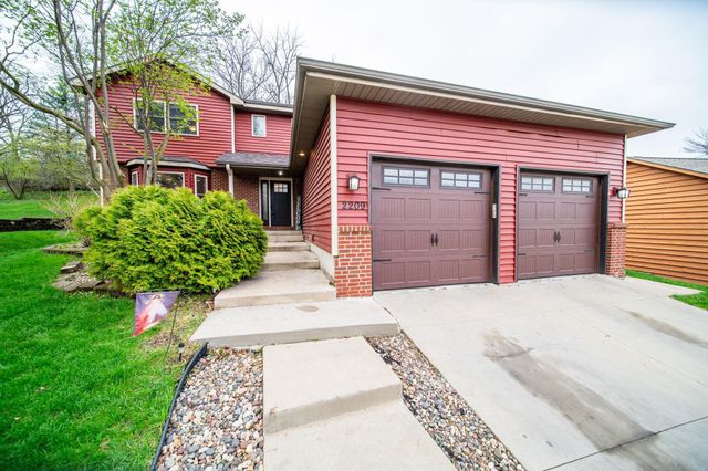 2209 Beacon Dr SW, Rochester, MN 55902