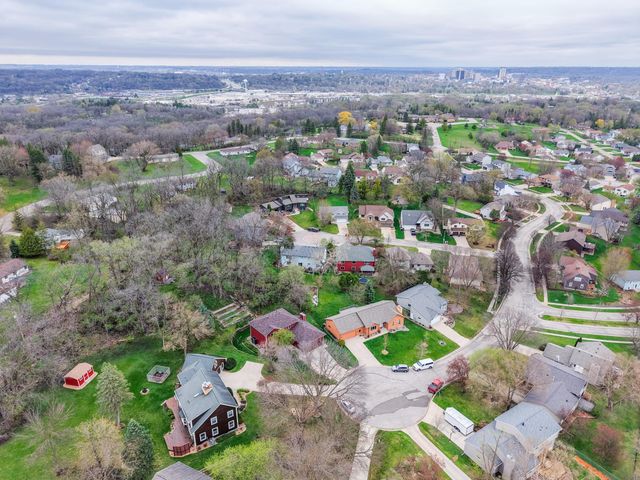 2209 Beacon Dr SW, Rochester, MN 55902