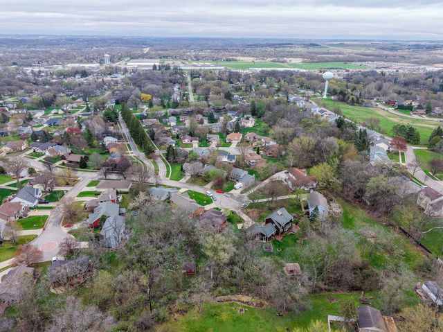 2209 Beacon Dr SW, Rochester, MN 55902