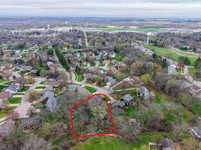 2209 Beacon Dr SW, Rochester, MN 55902