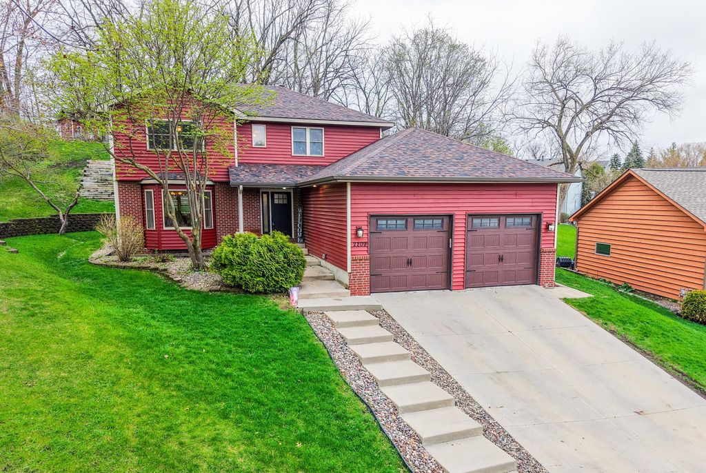 2209 Beacon Dr SW, Rochester, MN 55902