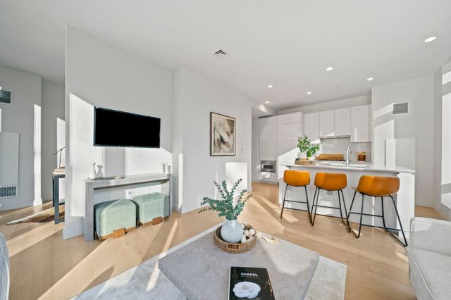 135 Seaport Blvd 1703, Boston, MA 02210