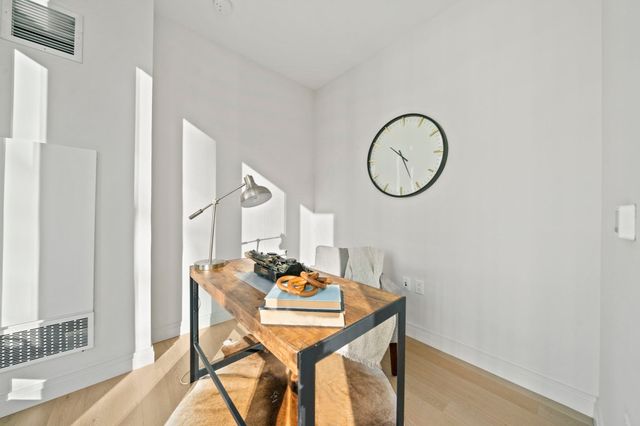 135 Seaport Blvd 1703, Boston, MA 02210