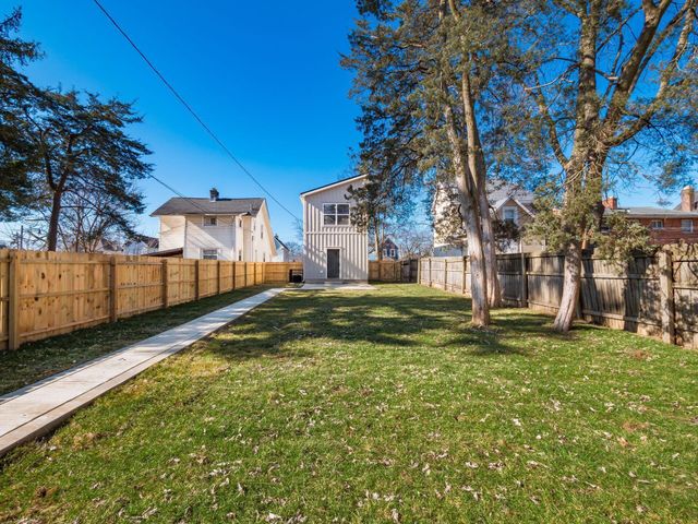 384 Whitethorne Avenue, Columbus, OH 43223